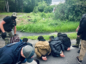 Zatrzymanie osób i pojazdu na drodze. Fot. MOSG Zatrzymanie osób i pojazdu na drodze. Fot. MOSG