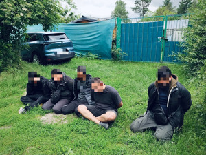 Zatrzymanie osób i pojazdu na drodze. Fot. MOSG Zatrzymanie osób i pojazdu na drodze. Fot. MOSG