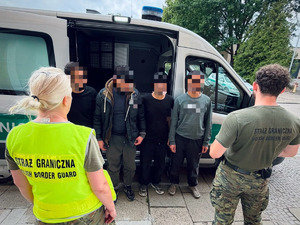 Zatrzymanie osób i pojazdu na drodze. Fot. MOSG Zatrzymanie osób i pojazdu na drodze. Fot. MOSG