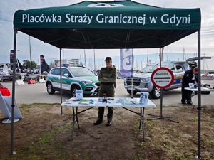Funkcjonariusze MOSG podczas spotkań z młodzieżą Fot. MOSG Funkcjonariusze MOSG podczas spotkań z młodzieżą Fot. MOSG